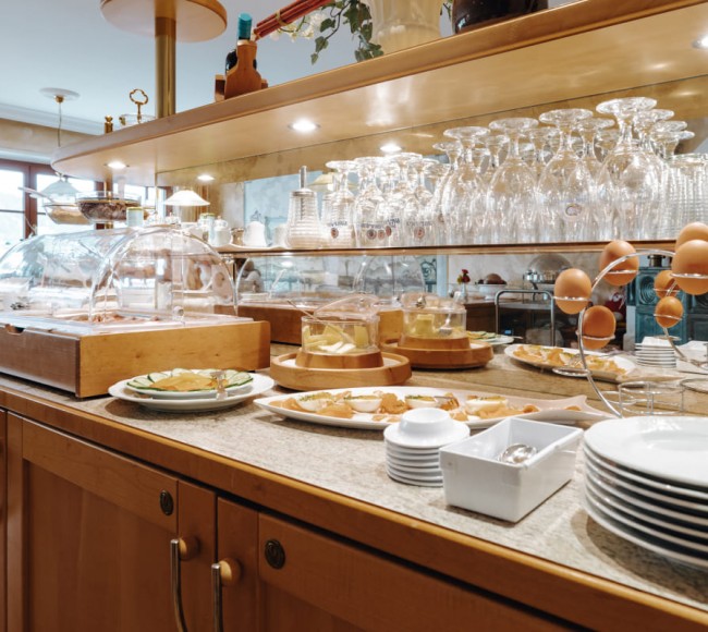 Buffet mit viel Auswahl im 3 Sterne Hotel Garni Tannenhof