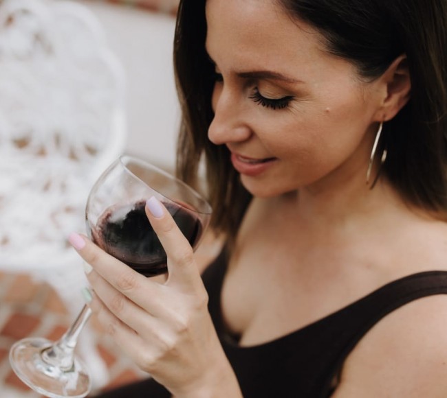 Wein trinken im Garten vom Hotel Garni Tannenhof