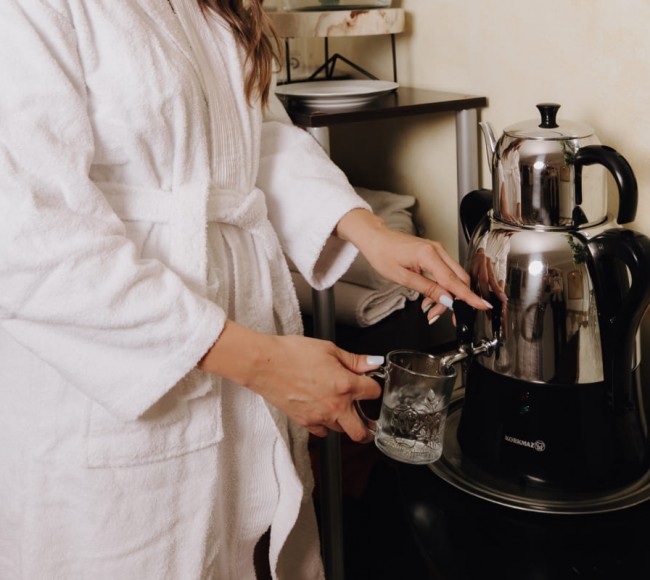 Tee- und Wasserstation im Wellnessbereich vom Tannenhof 