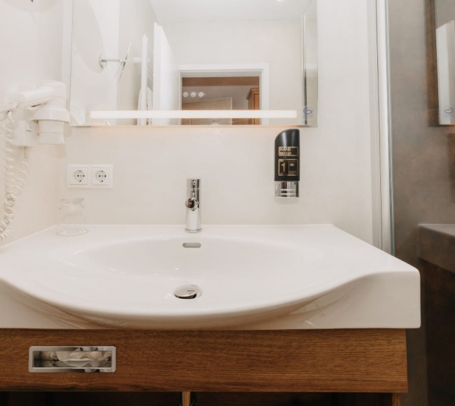 Große Waschbecken in den Zimmern und Appartements 