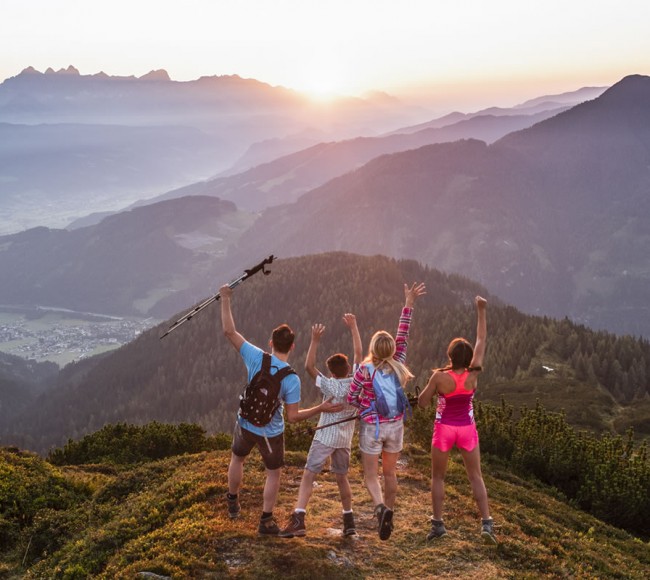 Sonnenaufgangswanderung für die ganze Familie © Flachau Tourismus