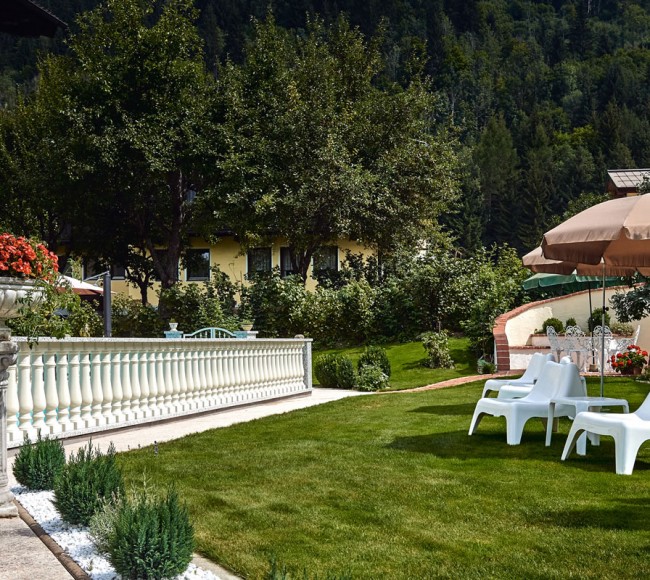 Sonnenliegen in unserem idyllischen Garten
