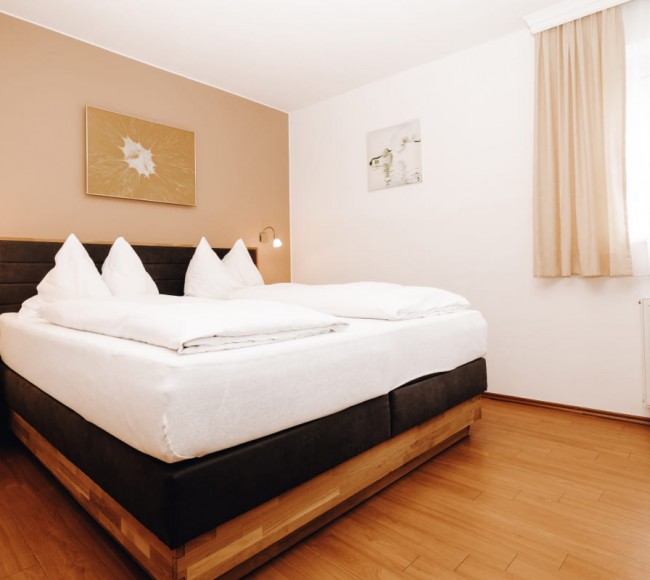 Betten mit gemütlichen Matratzen im Appartement Typ B