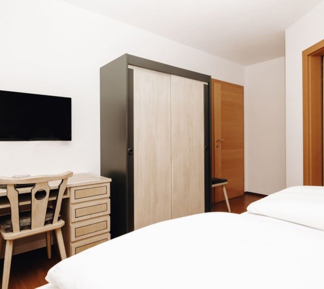 Geräumige Zimmer im Appartement Typ B im Hotel Garni Tannenhof