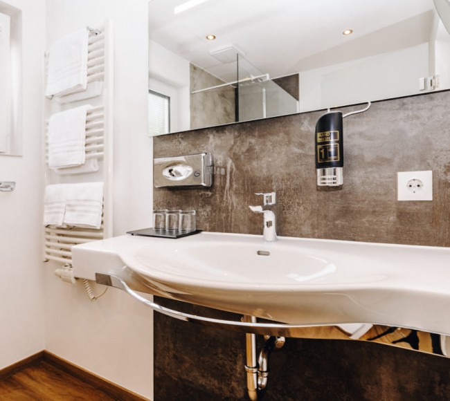 Moderne Badezimmer im Appartement im Hotel Garni Tannenhof