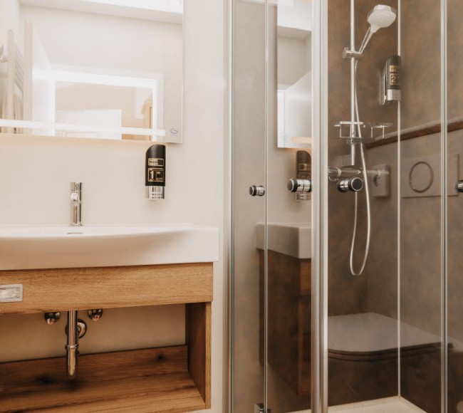 Geräumiges Badezimmer im Hotel Garni Tannenhof in Flachau